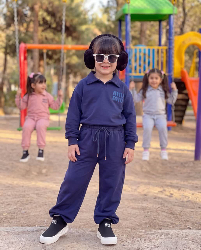 بلوزشلواردخترونهmiu miuکیفیت درجه یک کد۱۱۱۵
